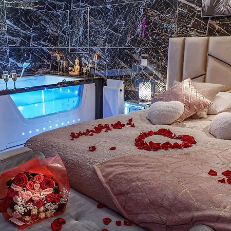 Magnifique Loft / Spa En Face De La Cathedrale ! Нарбон Екстериор снимка