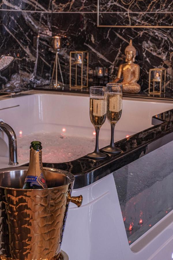 Magnifique Loft / Spa En Face De La Cathedrale ! Нарбон Екстериор снимка