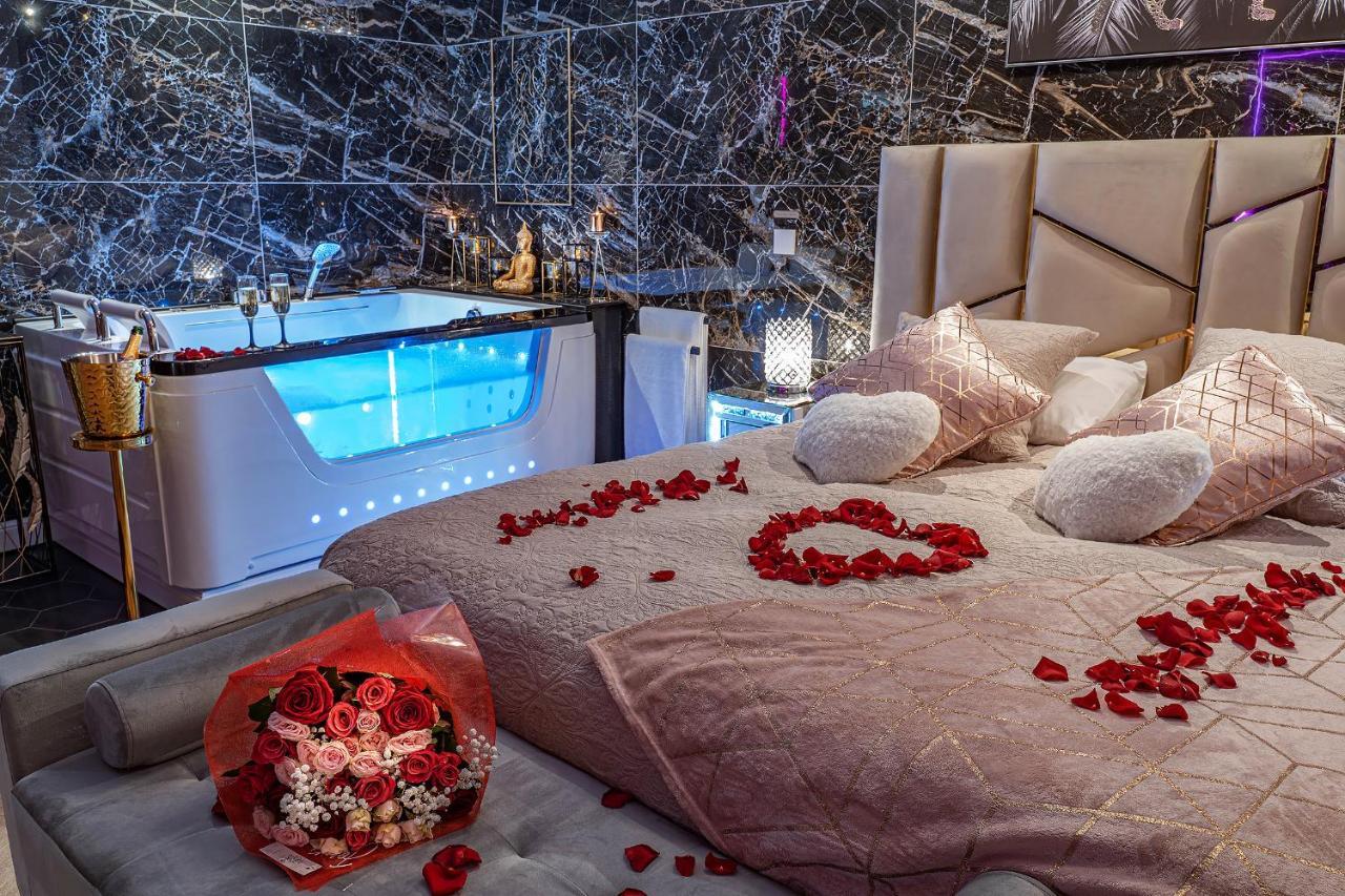 Magnifique Loft / Spa En Face De La Cathedrale ! Нарбон Екстериор снимка
