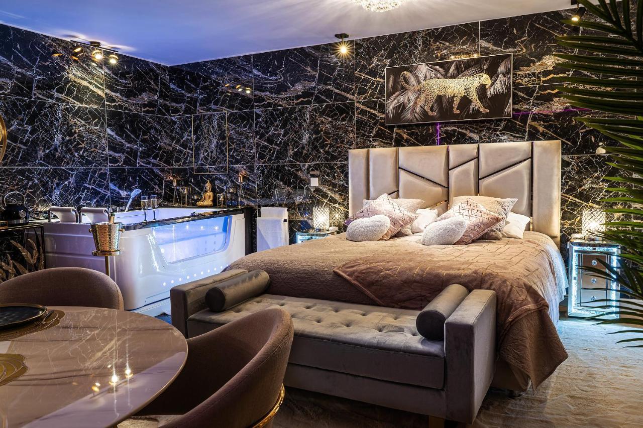 Magnifique Loft / Spa En Face De La Cathedrale ! Нарбон Екстериор снимка