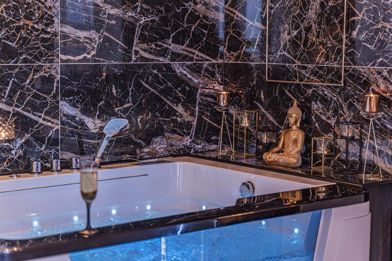 Magnifique Loft / Spa En Face De La Cathedrale ! Нарбон Екстериор снимка